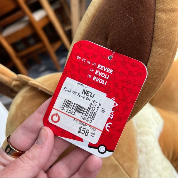 Pokémon Eevee 18” XL standing plush with how Christmas - Picture 4 of 9